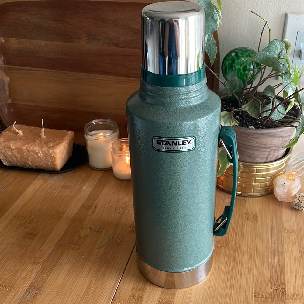 ☕️ Stanley Classic Vacuum Bottle - Hammertone Green